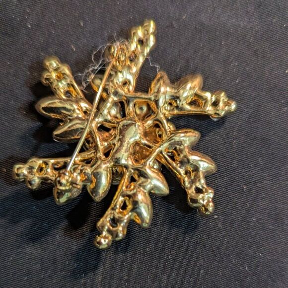 Green Rhinestone Gold-Tone Snowflake Brooch Sparkling Vintage Costume Jewelry Pi - Picture 4 of 5